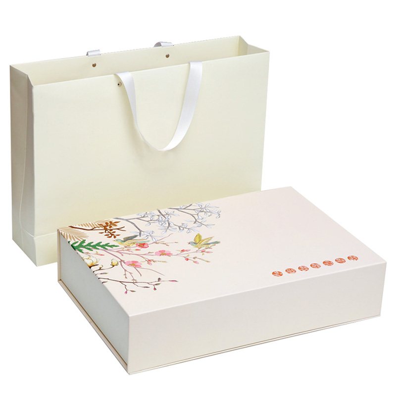 Zhuyun presentation gift box with floral artwork and matching gift bag